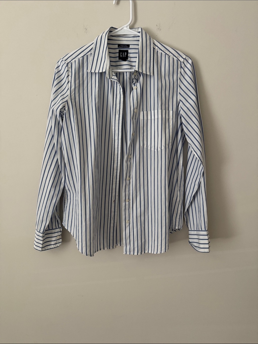 Gap women’s button down shirt